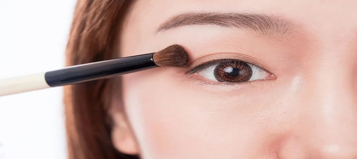 日常的化妆操作可能会对眼睛造成伤害